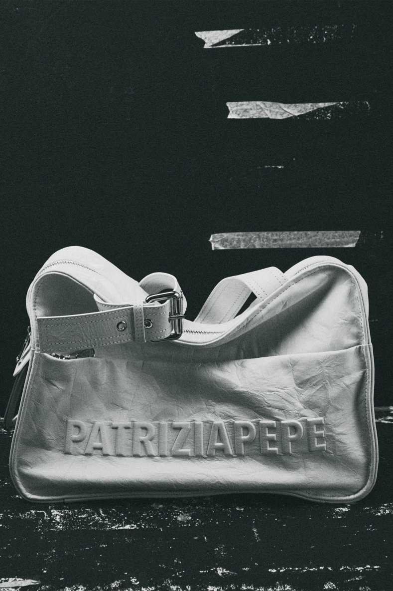(IM)PERFECTION shopping bag in crinkle leather, White, Patrizia Pepe