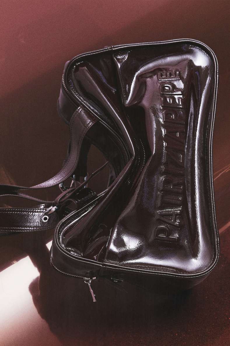 (IM)PERFECTION shopping bag in glossy leather, Bordeaux, Patrizia Pepe