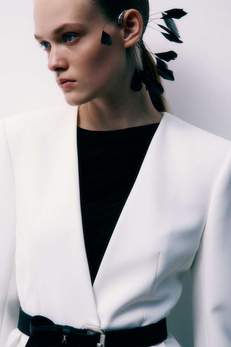 Feather ear cuff, Black/Silver, Patrizia Pepe