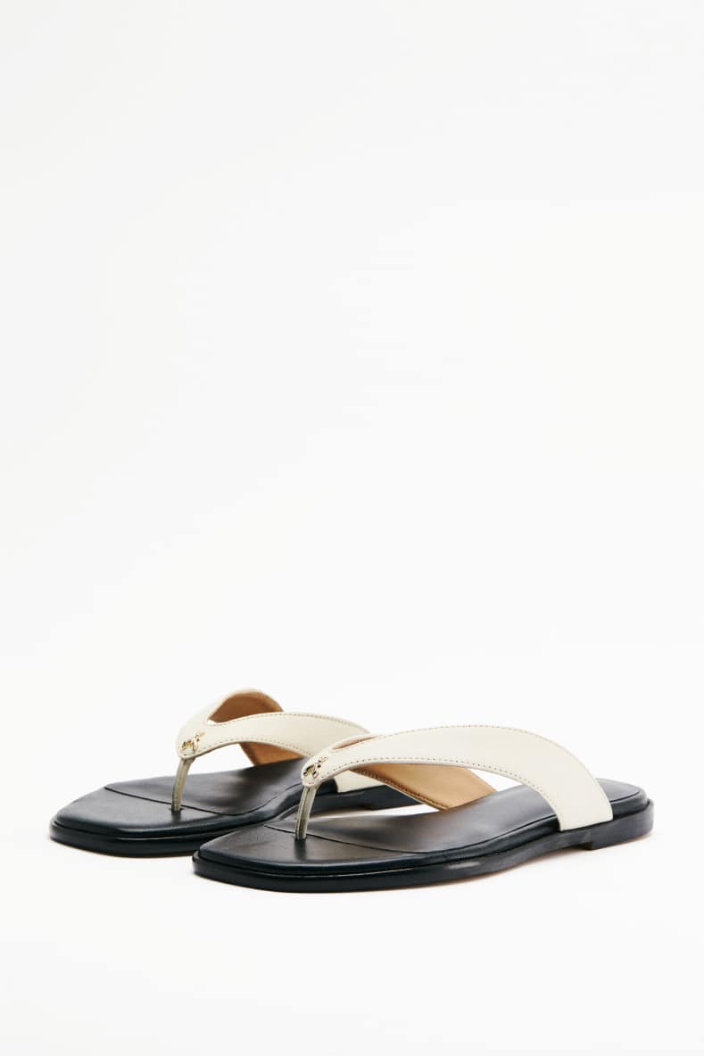 Essential Fly flat thong sandals in nappa leather, White/Black, Patrizia Pepe