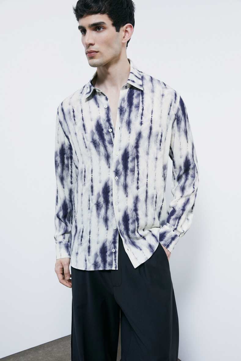 Camisa holgada con estampado gr&aacute;fico de viscosa, Fantas&iacute;a abstracta