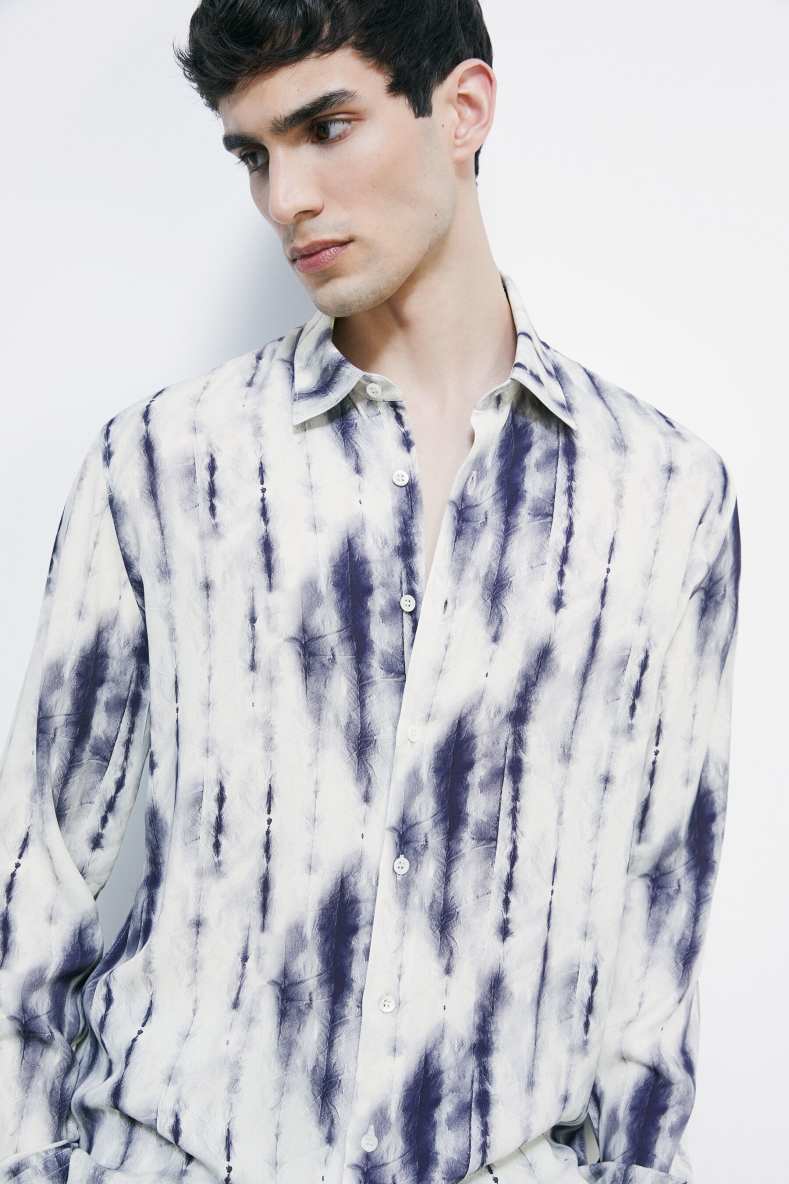 Camisa holgada con estampado gr&aacute;fico de viscosa, Fantas&iacute;a abstracta