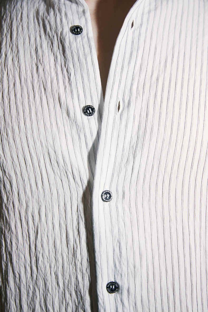 Camisa fluida de rayas diplom&aacute;ticas en viscosa texturizada, Rayas