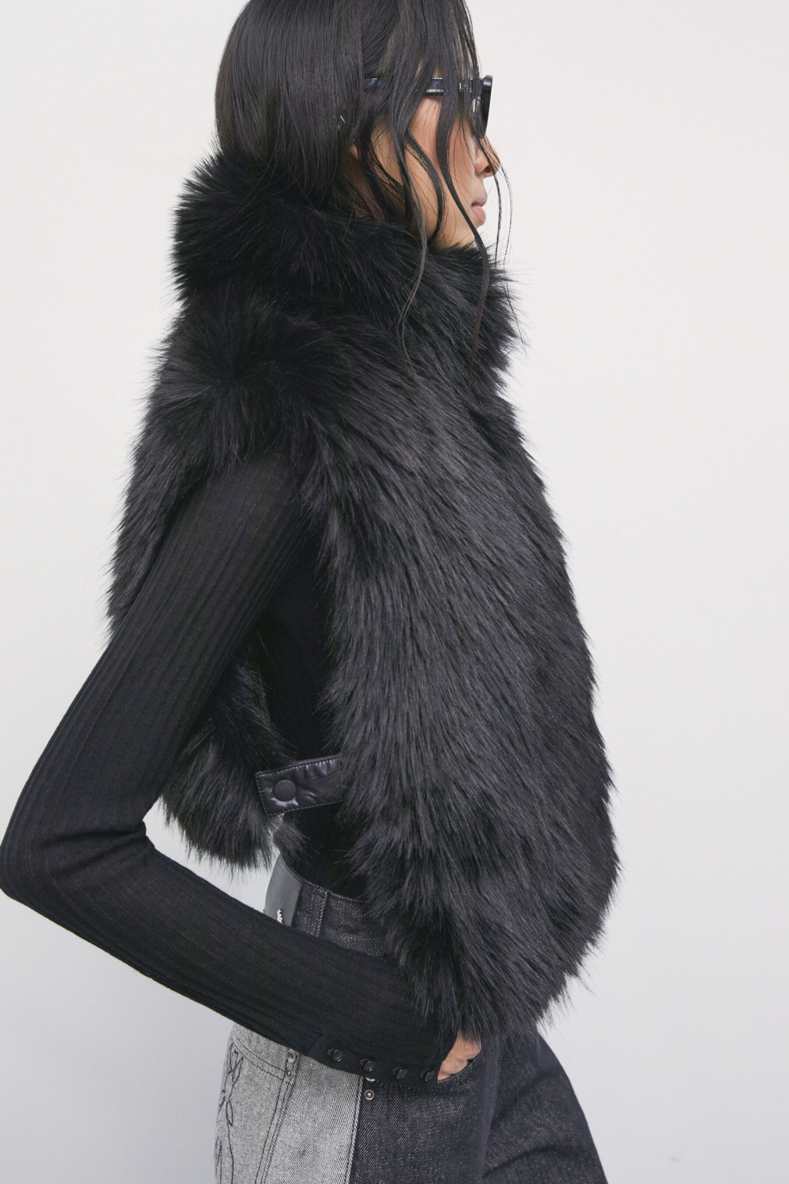 Fluffy high-neck vest, Black, Patrizia Pepe