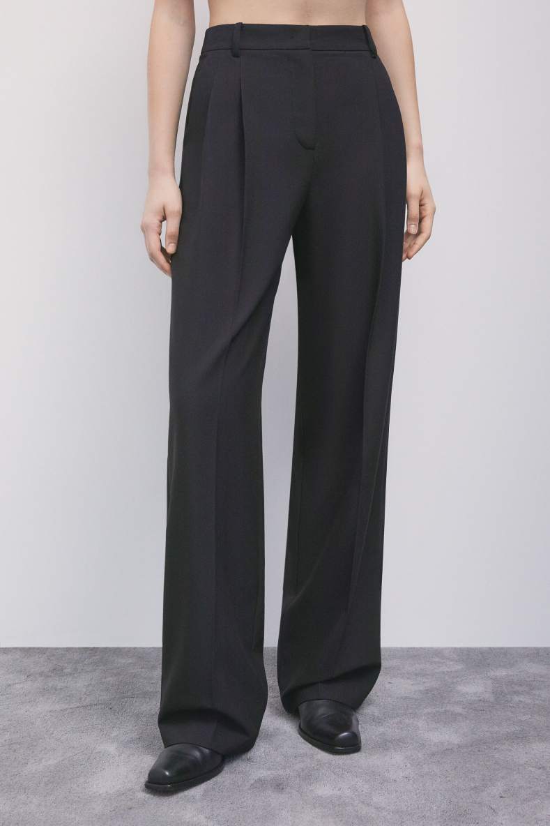 Pantal&oacute;n fluido de gabardina, Negro