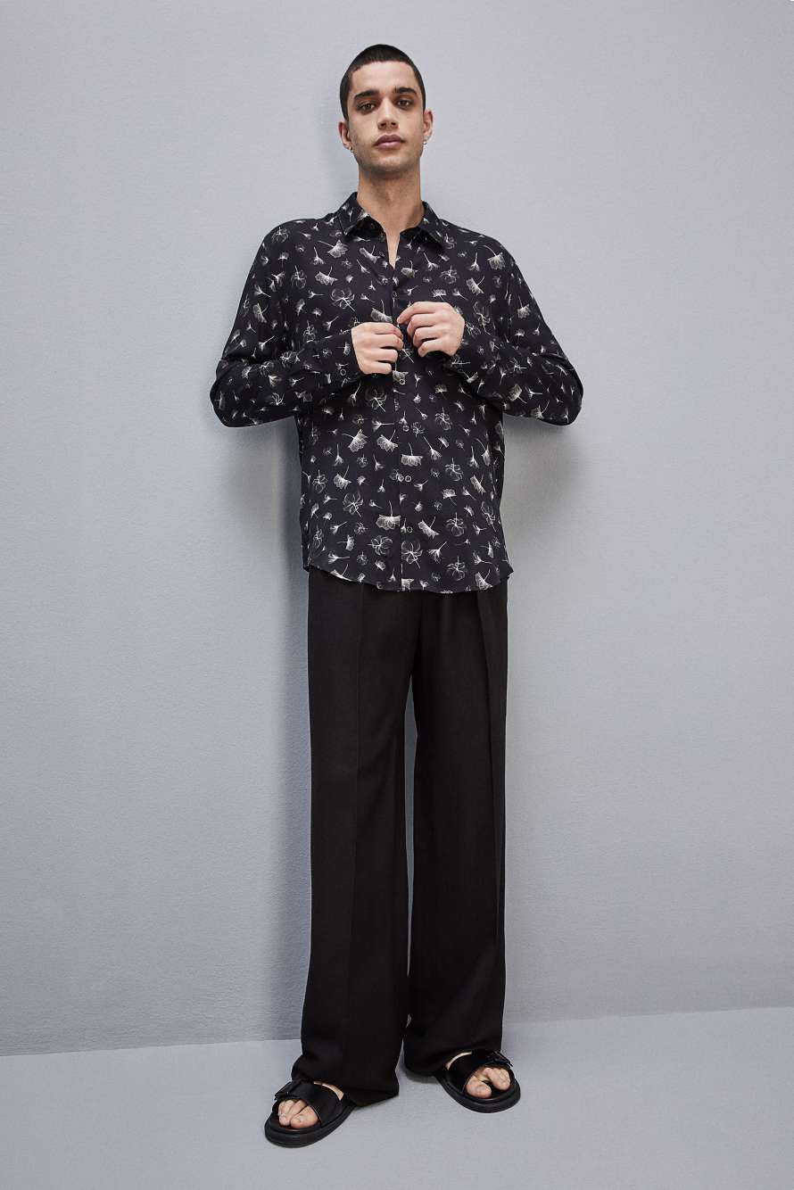 Camisa holgada con estampado gr&aacute;fico de viscosa, Negro