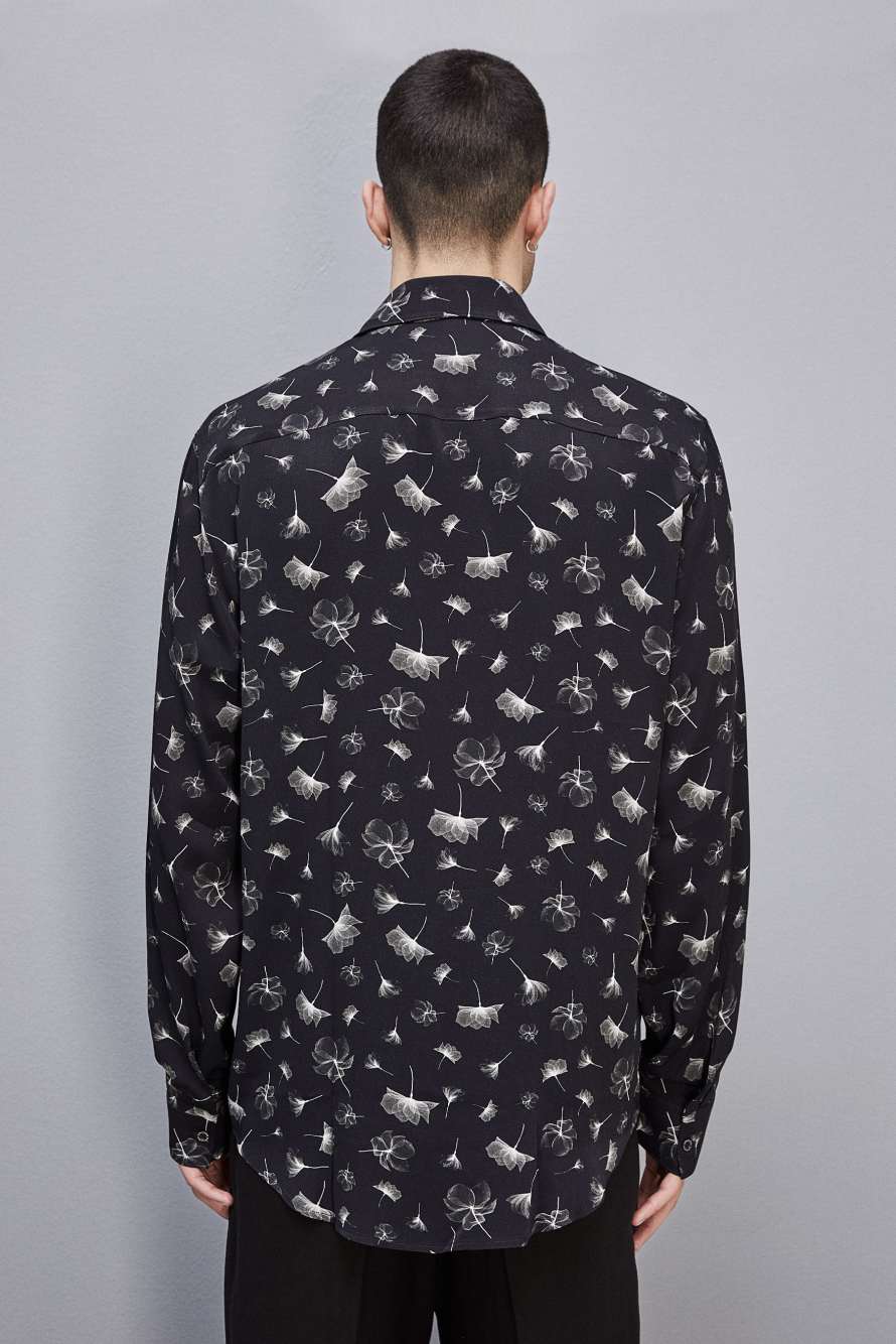 Camisa holgada con estampado gr&aacute;fico de viscosa, Negro