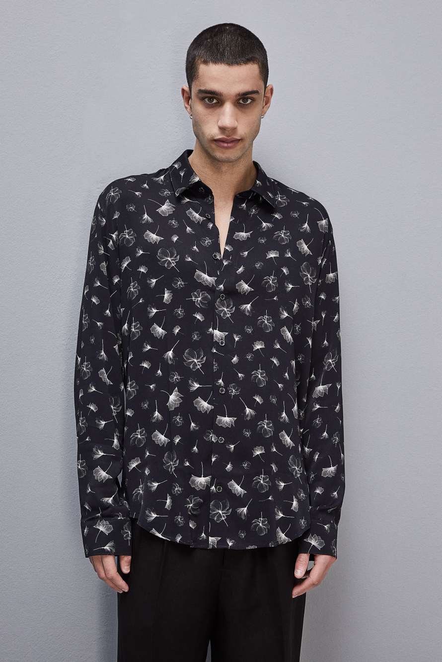 Camisa holgada con estampado gr&aacute;fico de viscosa, Negro