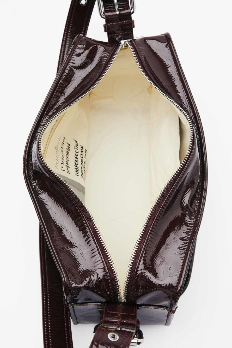 (IM)PERFECTION medium glossy crossbody bag, Bordeaux, Patrizia Pepe