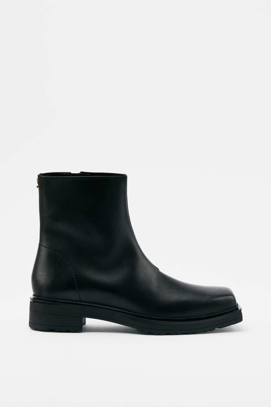 Low leather ankle boots with square toe, Black, Patrizia Pepe