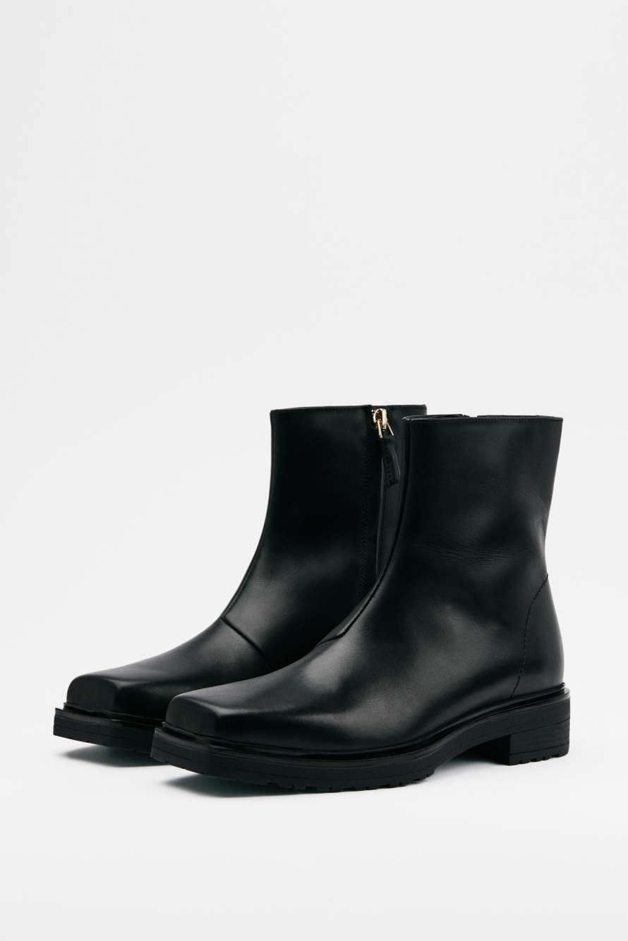 Low leather ankle boots with square toe, Black, Patrizia Pepe