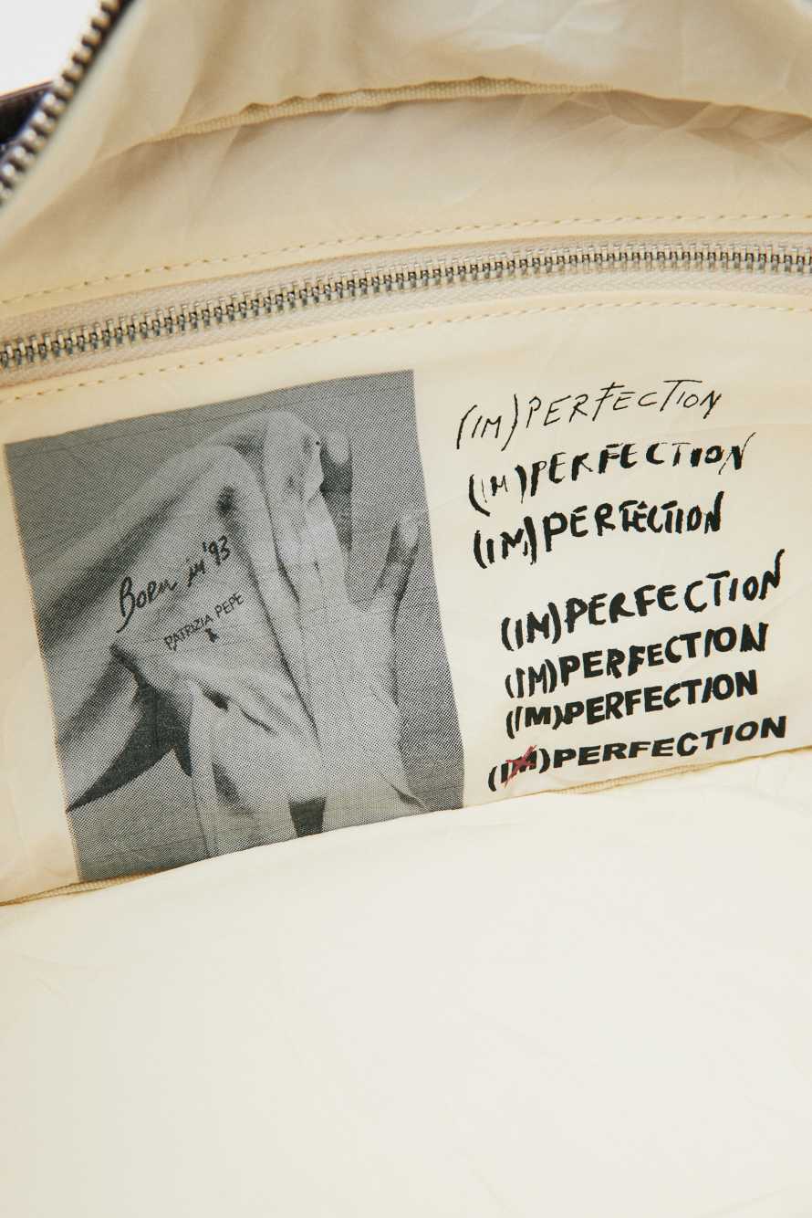 (IM)PERFECTION medium glossy crossbody bag, Bordeaux, Patrizia Pepe