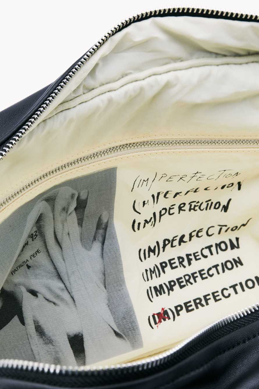 (IM)PERFECTION shopping bag in leather with calligraphic print, Black, Patrizia Pepe