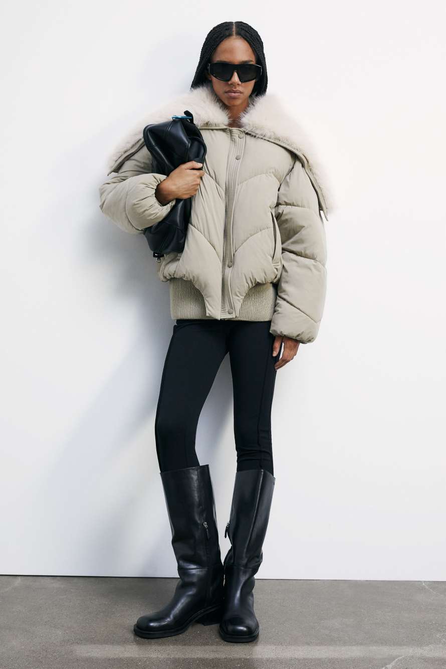 Короткая объемная куртка-бомбер с ворсистым воротником, бежевый, Patrizia Pepe