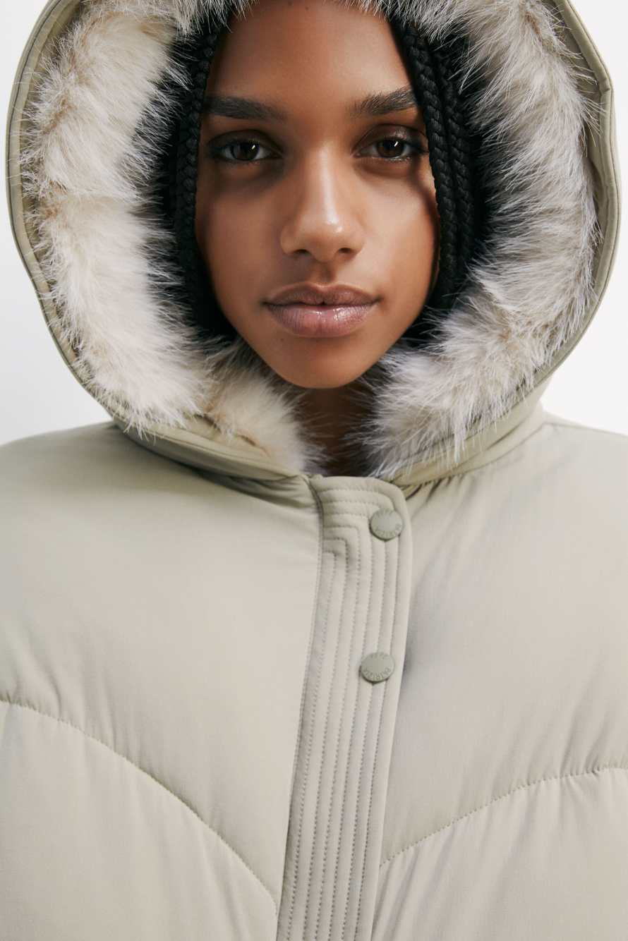 Короткая объемная куртка-бомбер с ворсистым воротником, бежевый, Patrizia Pepe