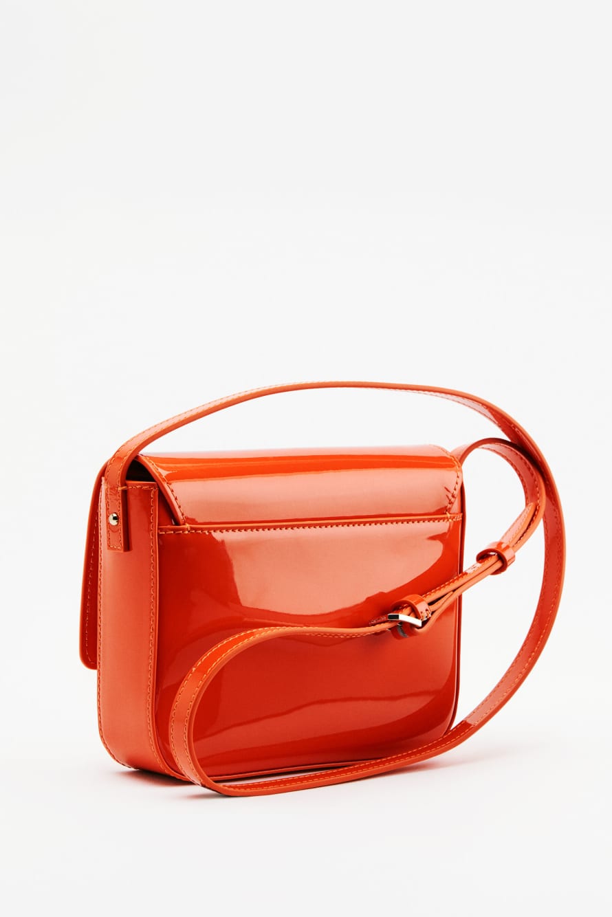 Sac bandouli&egrave;re Essential Fly en cuir verni, Orange, Patrizia Pepe