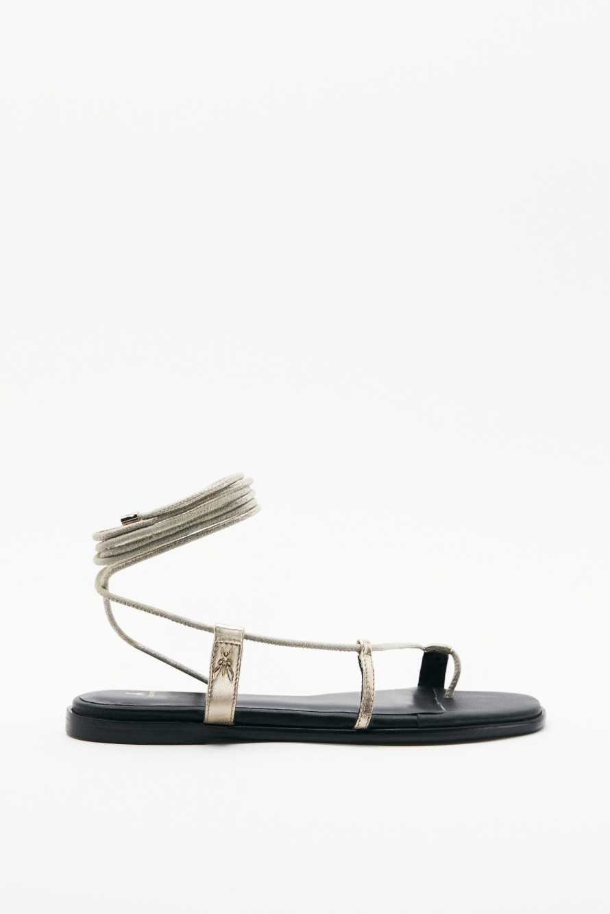 Square Essential Fly laminated flat thong sandals, Gold, Patrizia Pepe