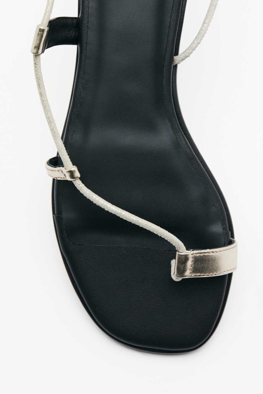 Square Essential Fly laminated flat thong sandals, Gold, Patrizia Pepe