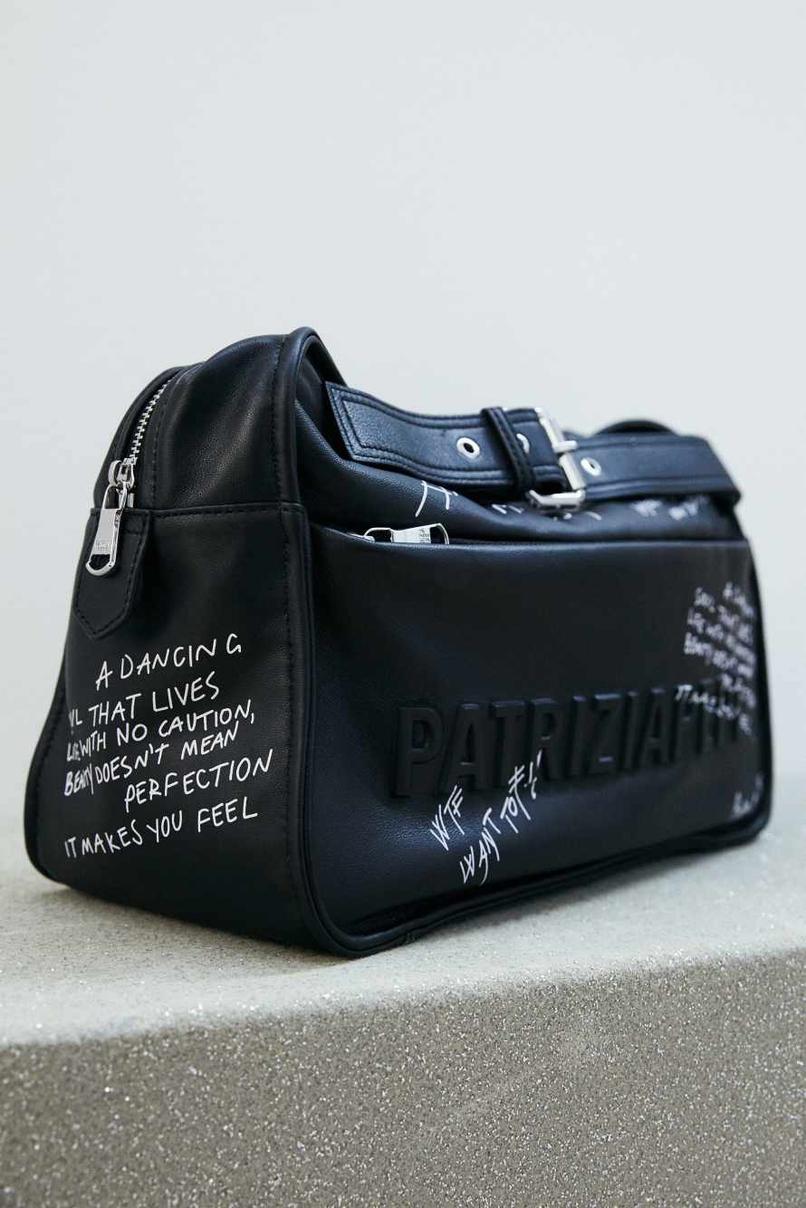 (IM)PERFECTION shopping bag in leather with calligraphic print, Black, Patrizia Pepe
