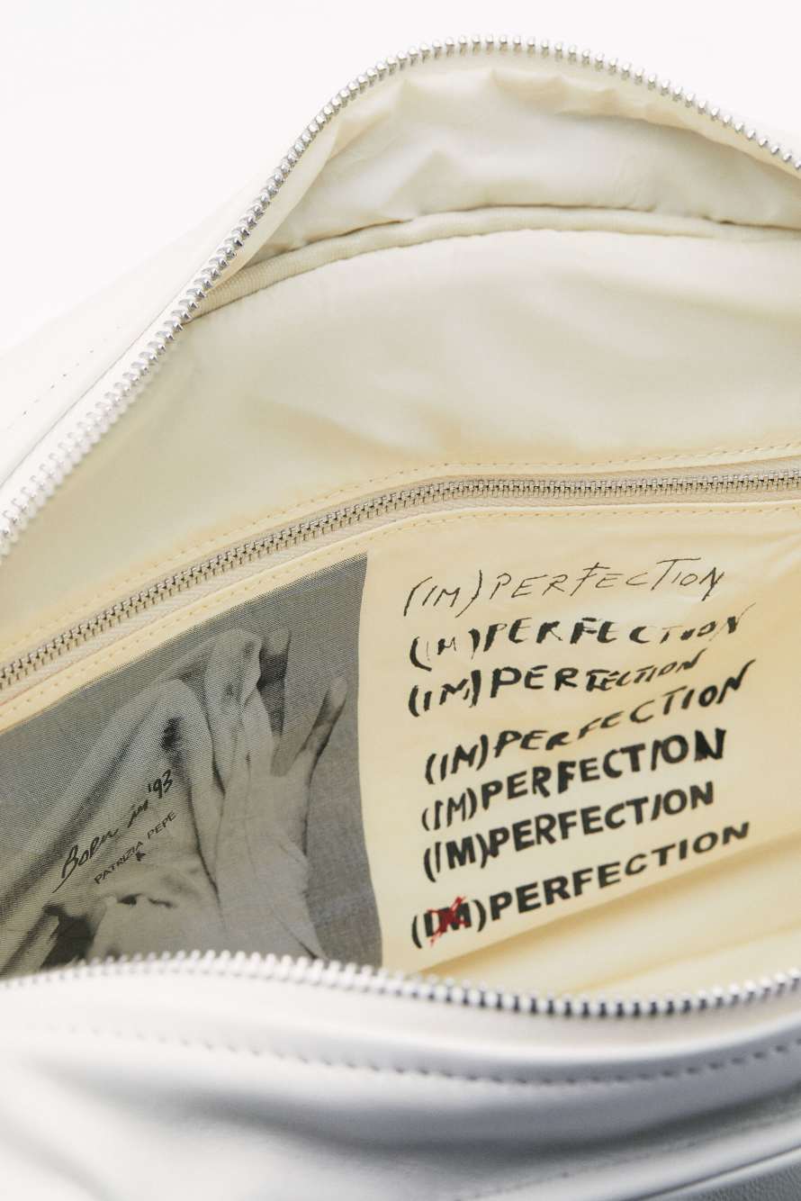 (IM)PERFECTION shopping bag in leather with calligraphic print, White, Patrizia Pepe
