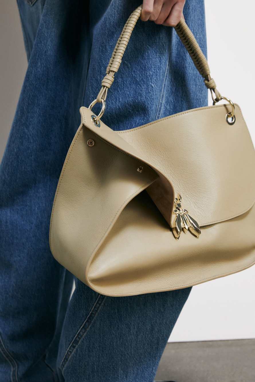 Soft Essential Fly large leather shoulder bag, Beige, Patrizia Pepe