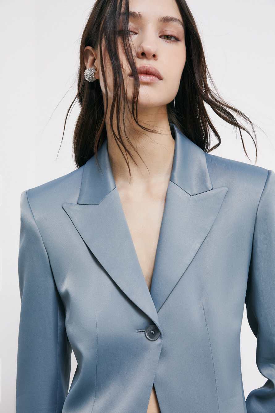 Blazer de sat&eacute;n con cut-out, Gris