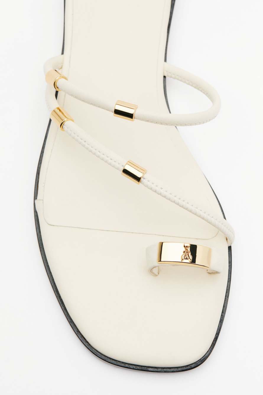 Flat Essential Fly Sandals, White, Patrizia Pepe