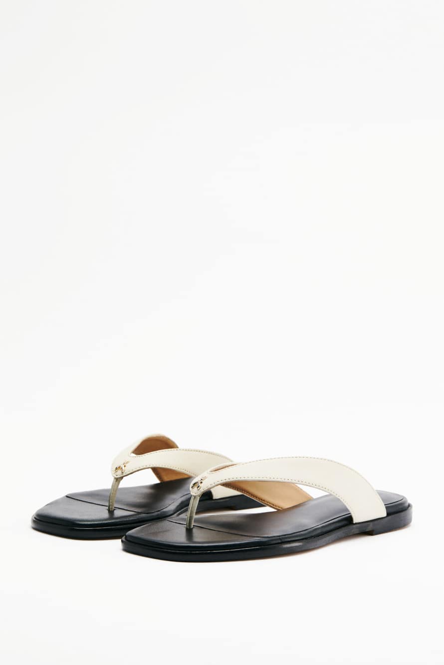 Essential Fly flat thong sandals in nappa leather, White/Black, Patrizia Pepe