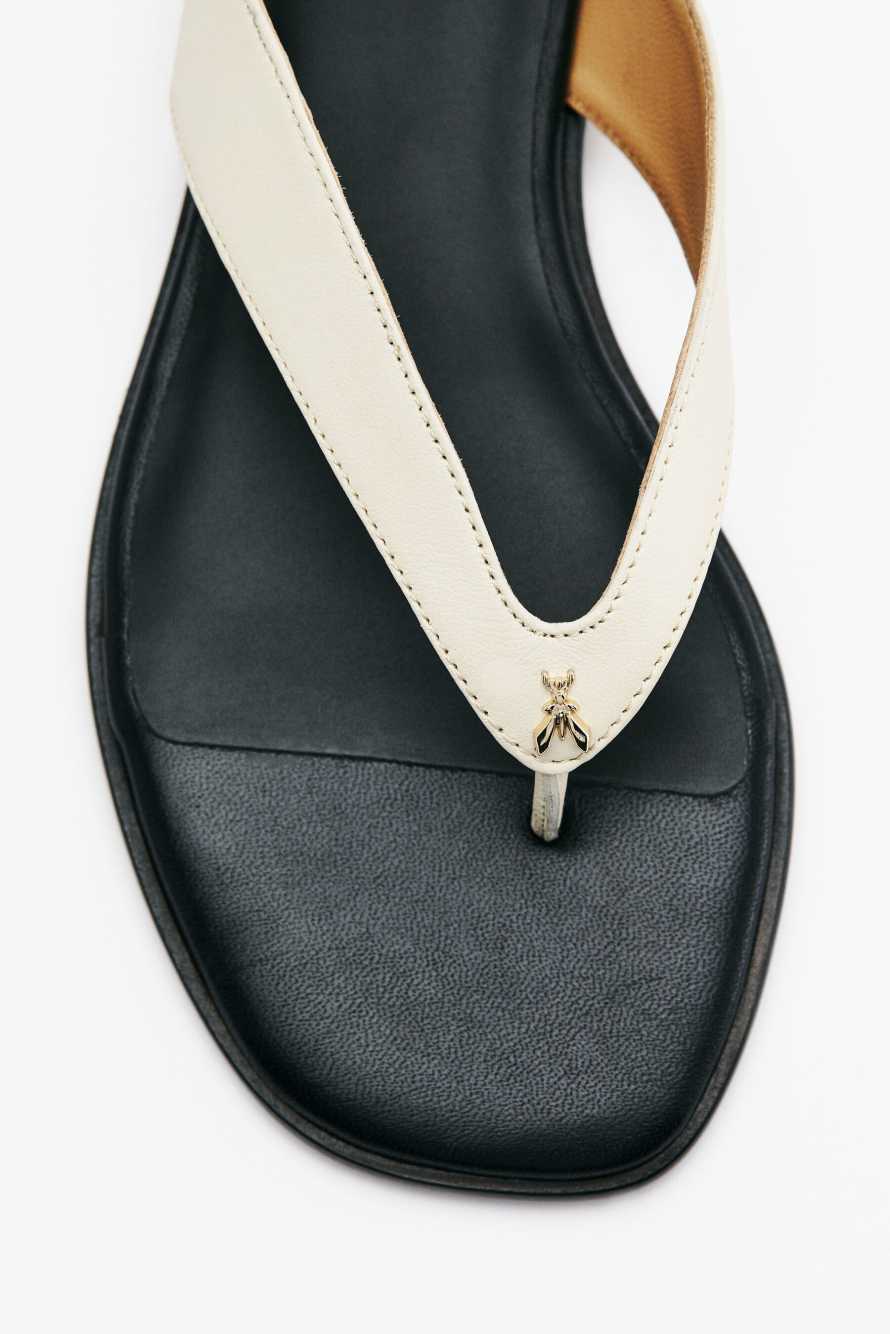 Essential Fly flat thong sandals in nappa leather, White/Black, Patrizia Pepe