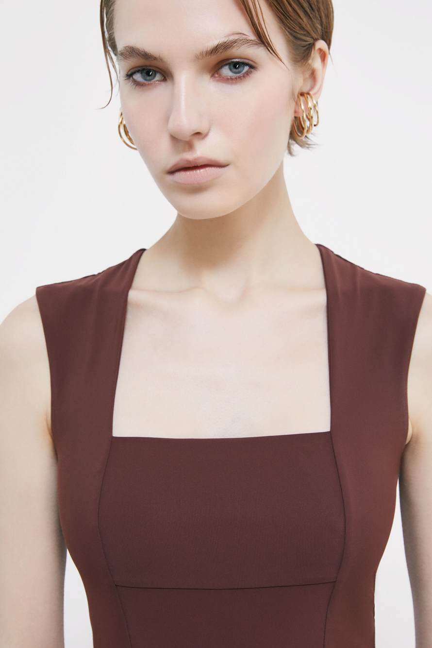 Vestido midi con escote cuadrado, Marr&oacute;n