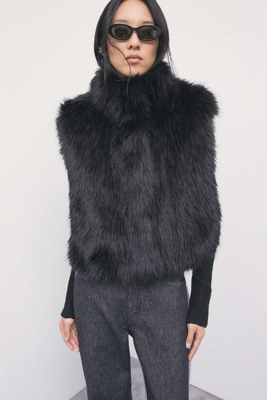 Fluffy high-neck vest, Black, Patrizia Pepe
