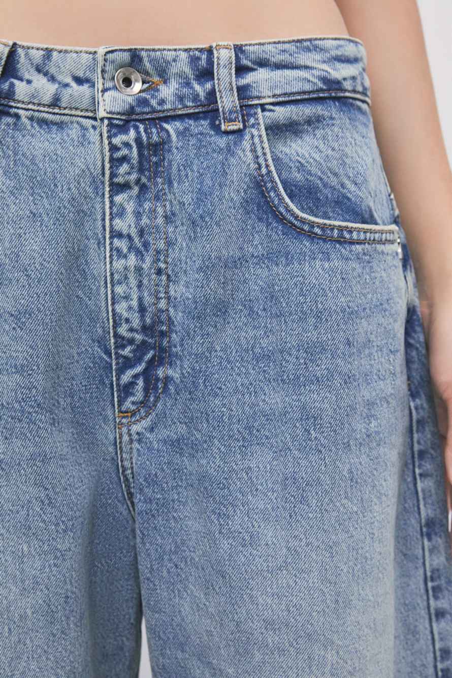 Low-waisted barrel-leg jeans with stone-wash finish, Blue, Patrizia Pepe