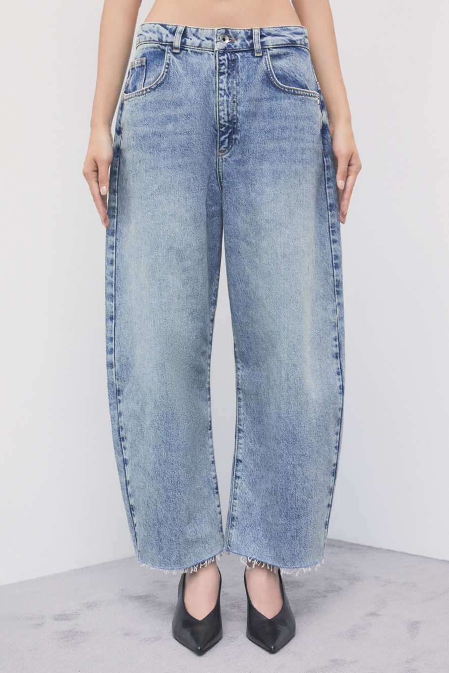 Low-waisted barrel-leg jeans with stone-wash finish, Blue, Patrizia Pepe