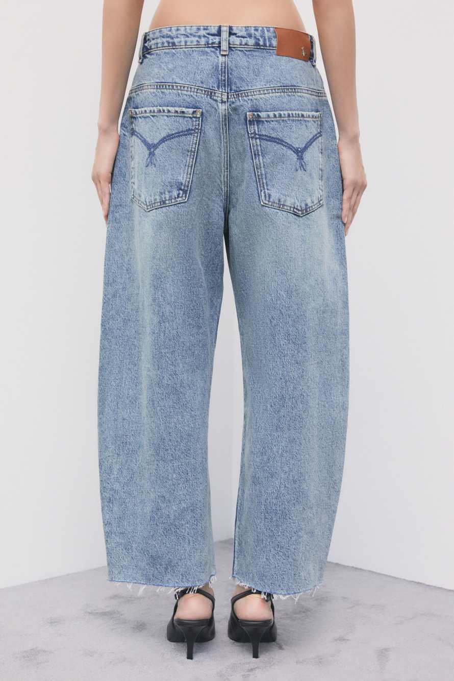 Low-waisted barrel-leg jeans with stone-wash finish, Blue, Patrizia Pepe