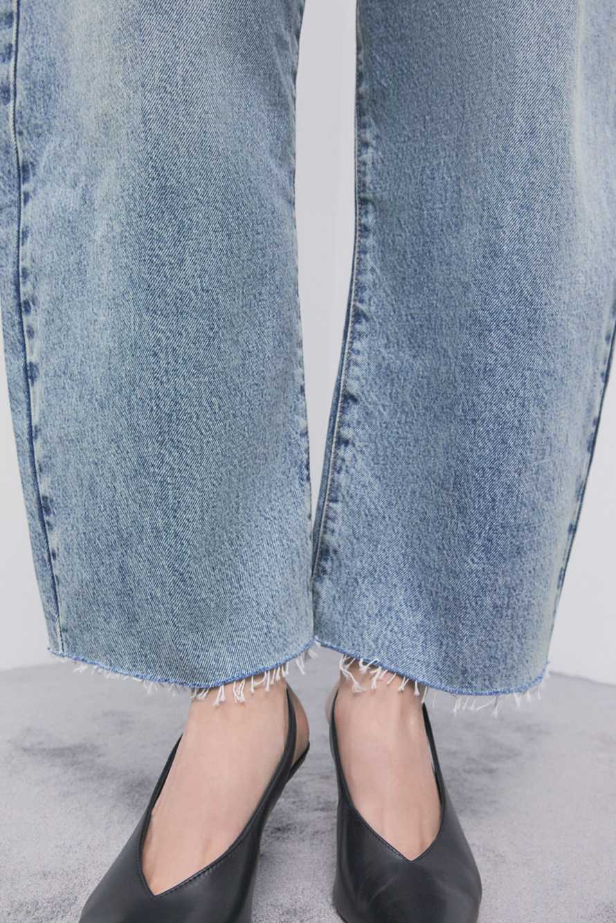 Low-waisted barrel-leg jeans with stone-wash finish, Blue, Patrizia Pepe