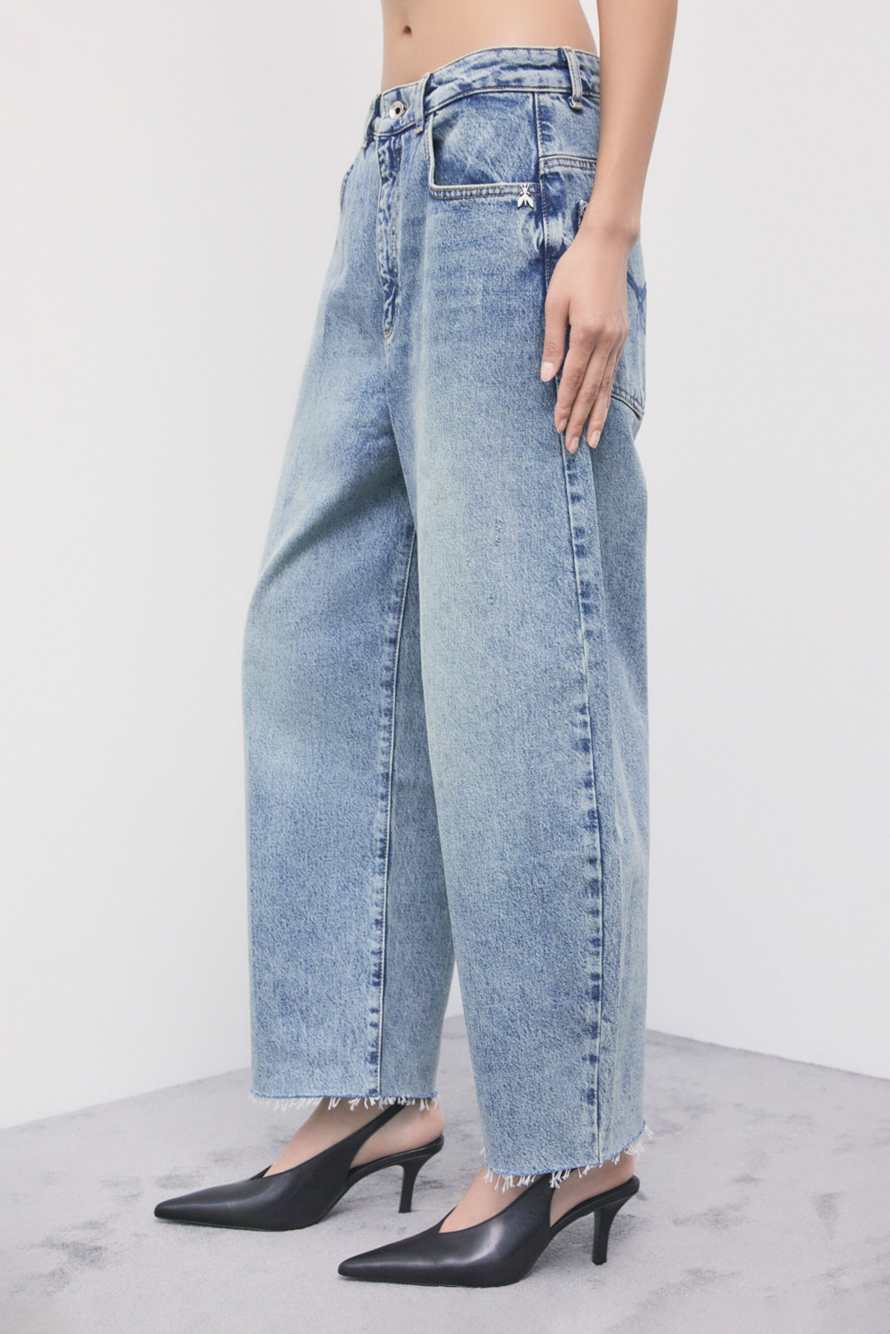 Low-waisted barrel-leg jeans with stone-wash finish, Blue, Patrizia Pepe
