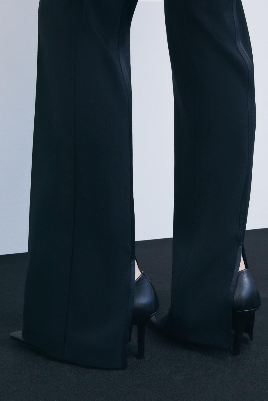 &ldquo;My SKIN Tailoring&rdquo; straight-leg trousers in cr&ecirc;pe with satin details, Black, Patrizia Pepe