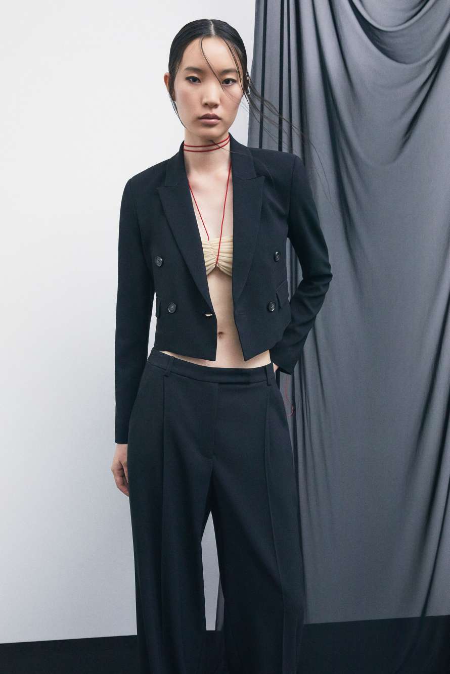 &ldquo;My SKIN Tailoring&rdquo; cropped double-breasted blazer in cr&ecirc;pe, Black, Patrizia Pepe