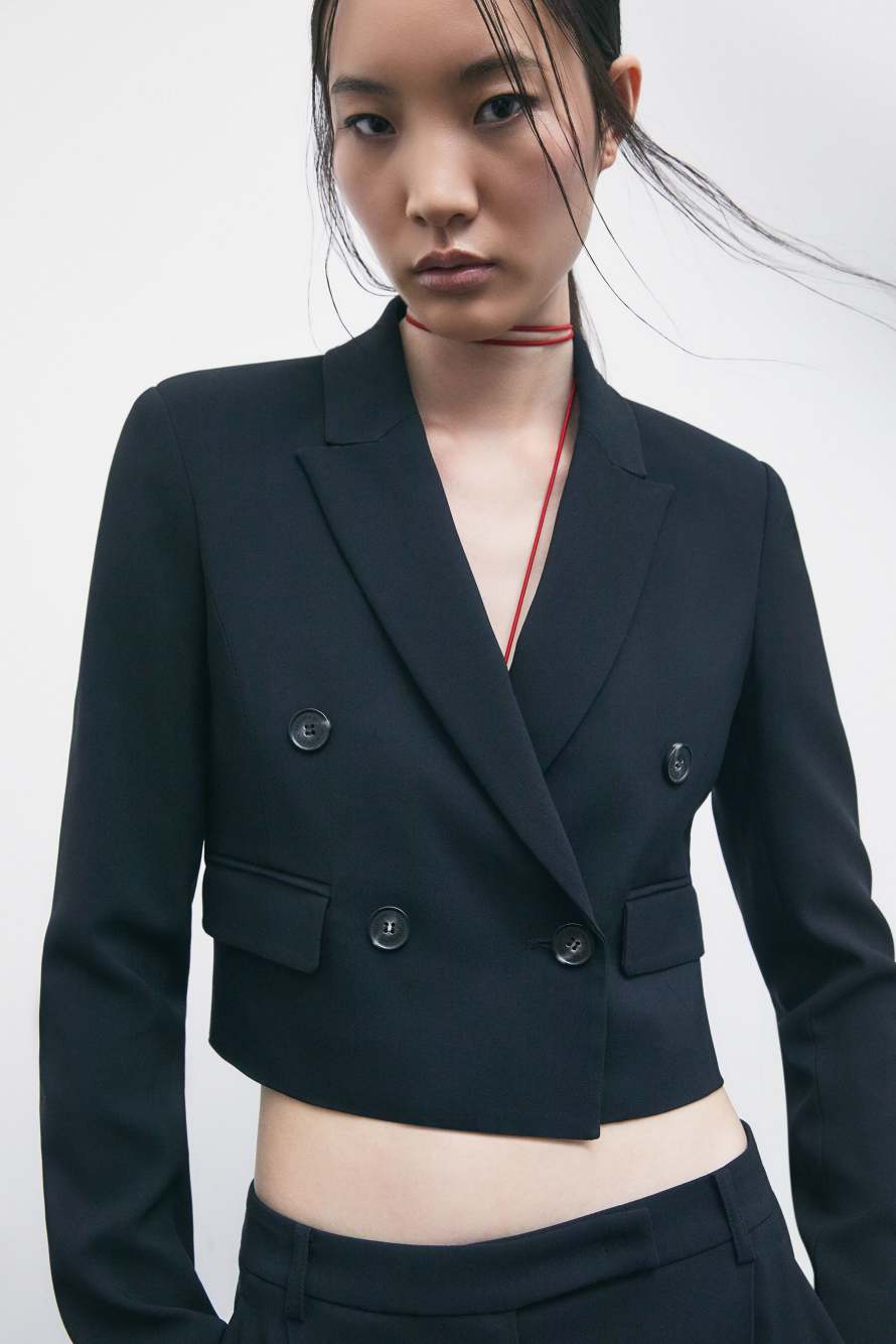 &ldquo;My SKIN Tailoring&rdquo; cropped double-breasted blazer in cr&ecirc;pe, Black, Patrizia Pepe