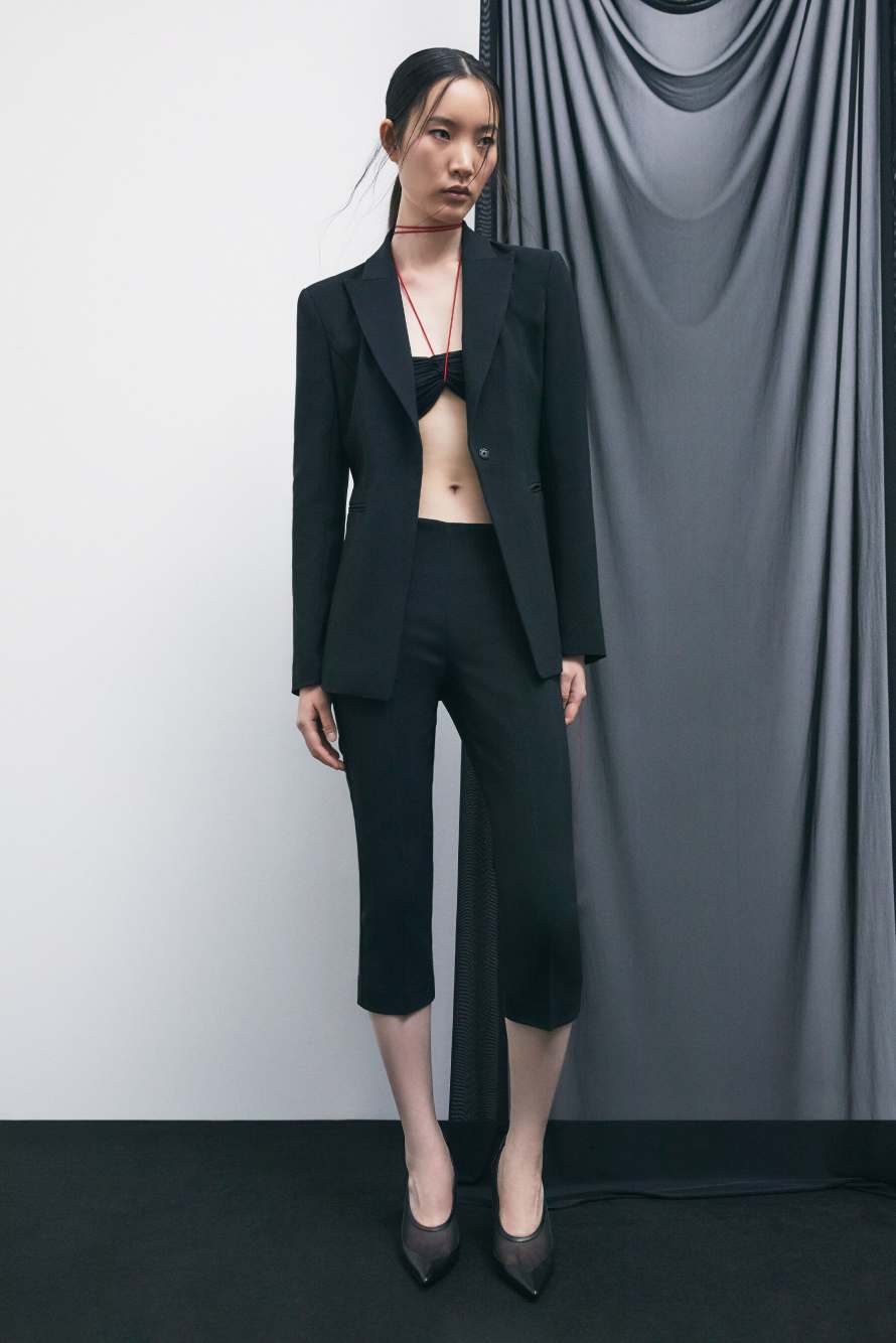 &ldquo;My SKIN Tailoring&rdquo; fitted blazer in cr&ecirc;pe, Black, Patrizia Pepe