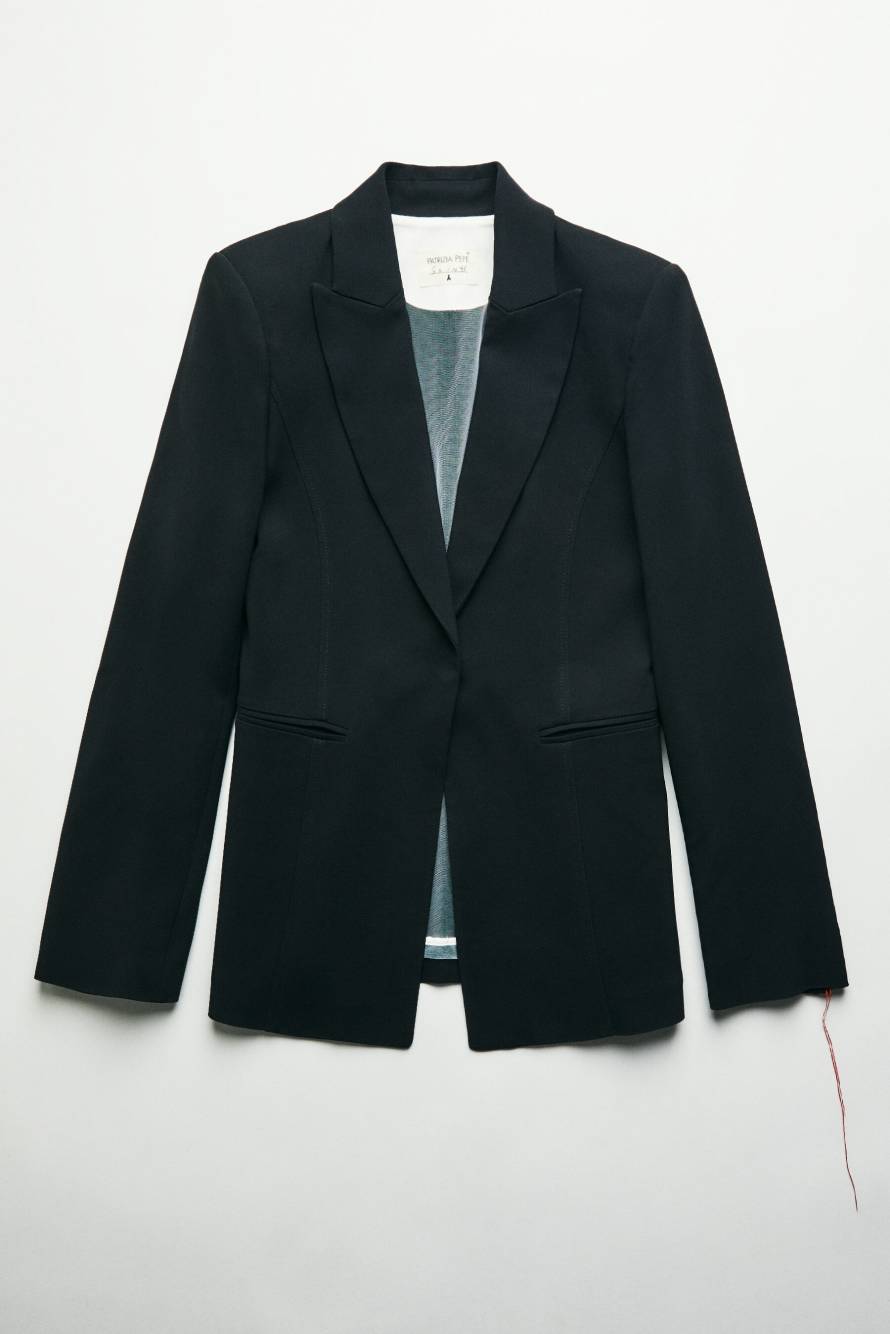 &ldquo;My SKIN Tailoring&rdquo; fitted blazer in cr&ecirc;pe, Black, Patrizia Pepe